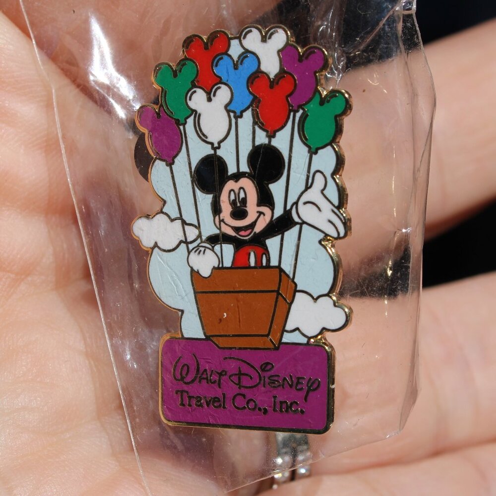 Disney's Mickey Mouse Trading Pin w/Hot Air Balloons